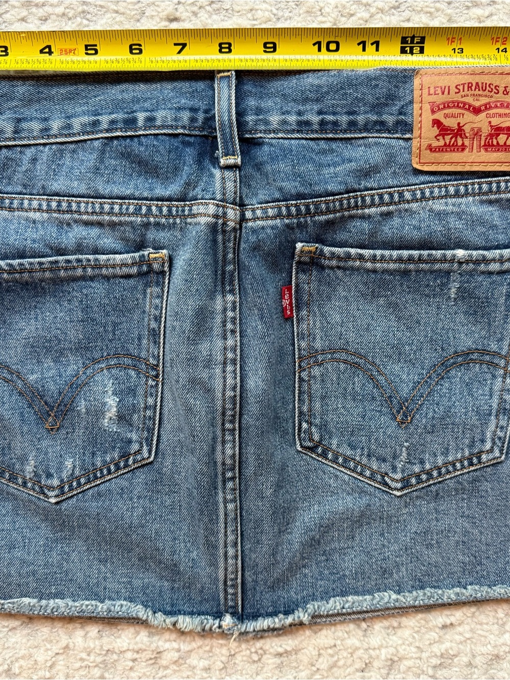 Levi's $60 Denim Mini Skirt with Raw Hem 29 - Picture 4 of 5